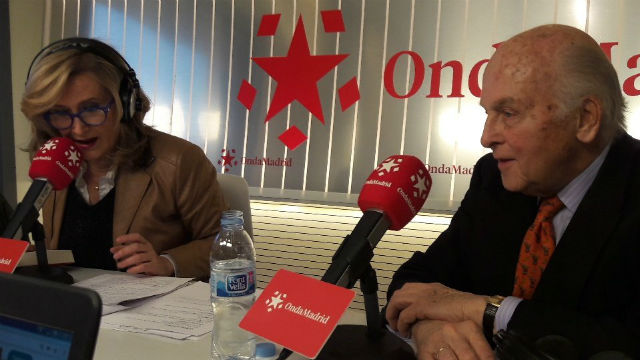 Antonio de Oyarzábal es entrevistado por Nieves Herrero 